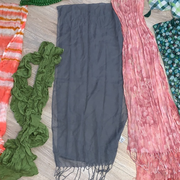 Fringe ruffle casual Snowman bundle of 8 scarves - Picture 4 of 10